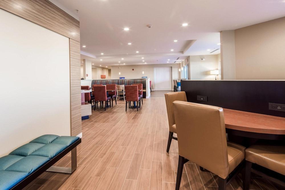 Towneplace Suites By Marriott Cleveland Bagian luar foto