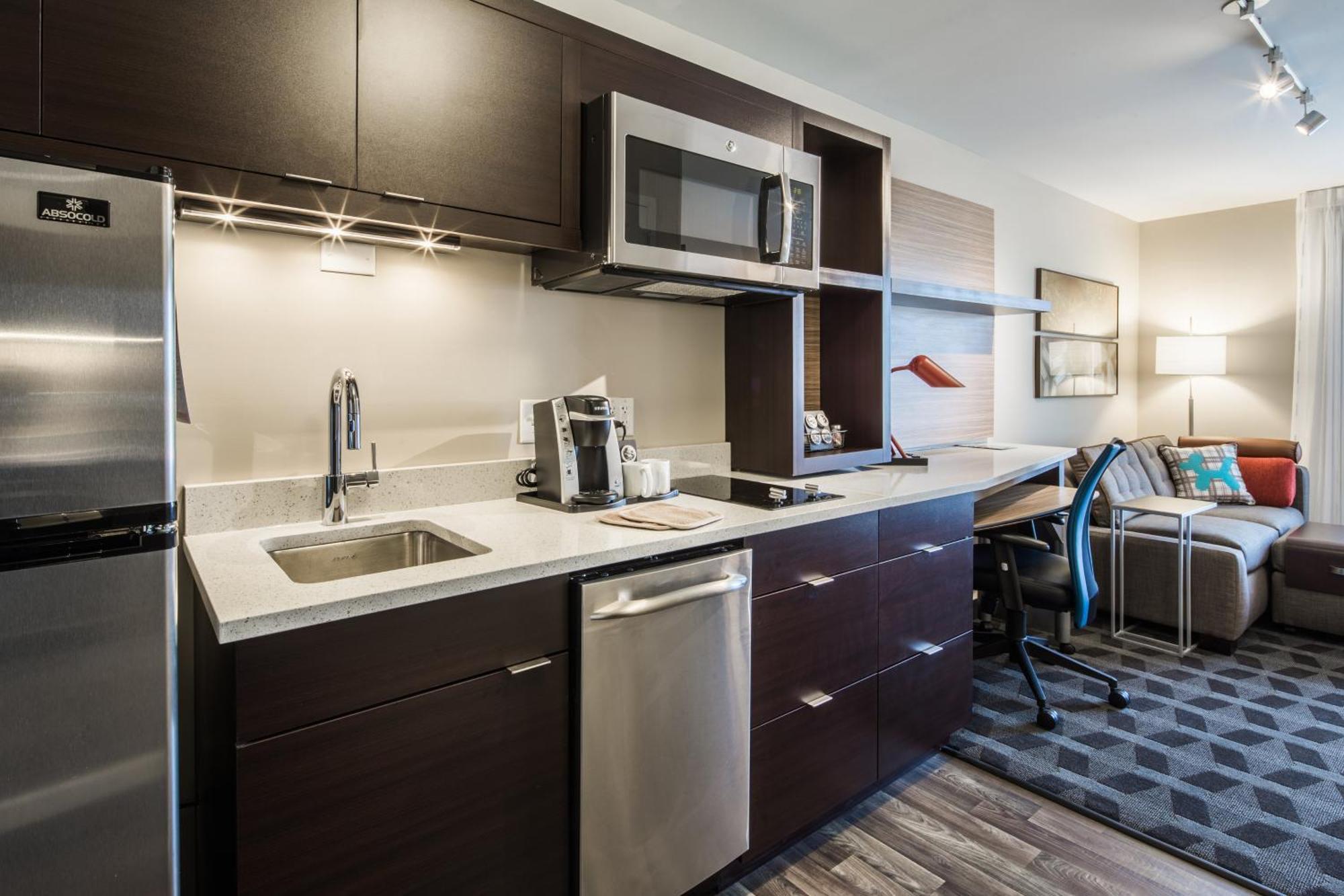 Towneplace Suites By Marriott Cleveland Bagian luar foto