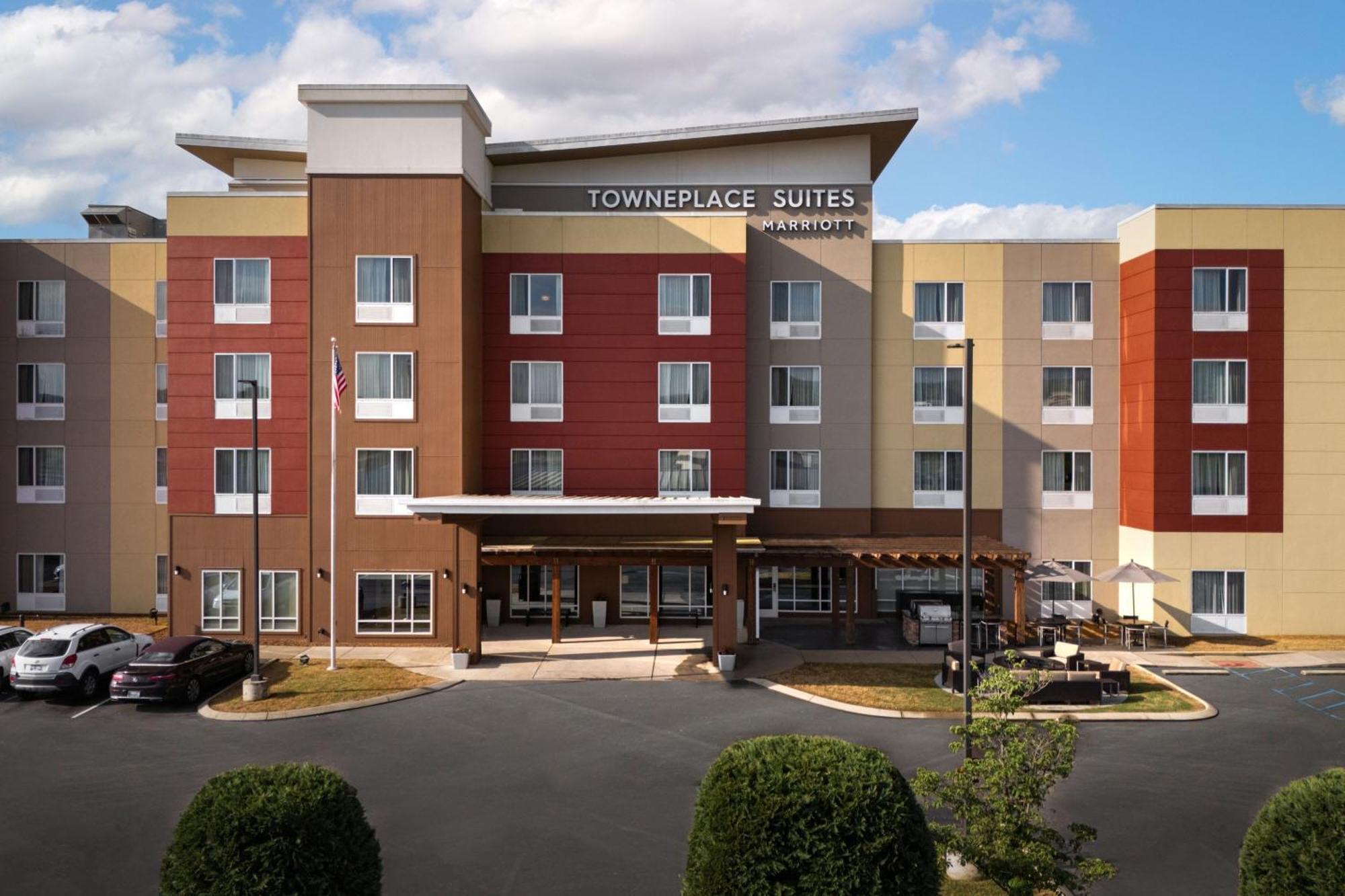 Towneplace Suites By Marriott Cleveland Bagian luar foto