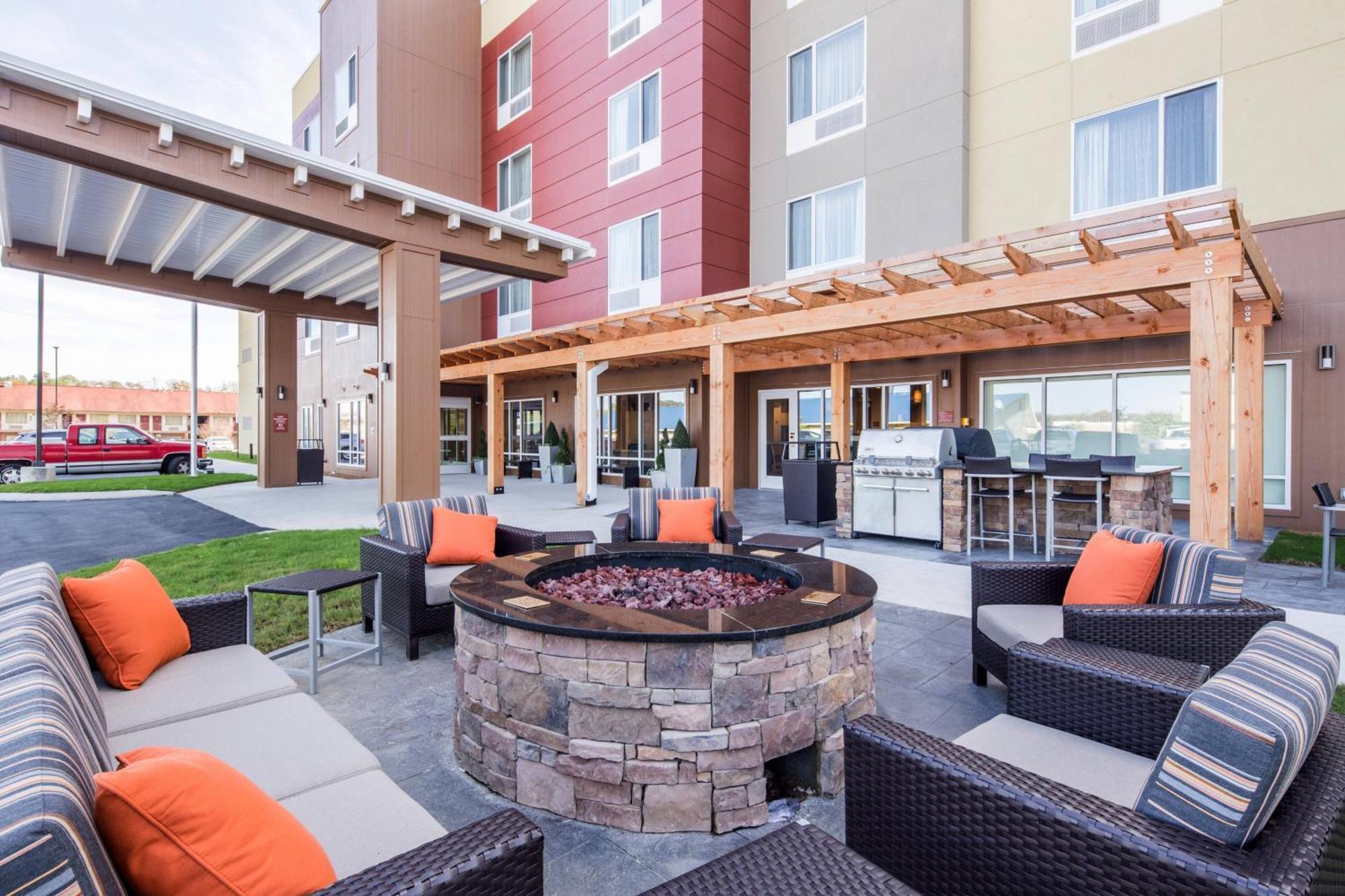 Towneplace Suites By Marriott Cleveland Bagian luar foto